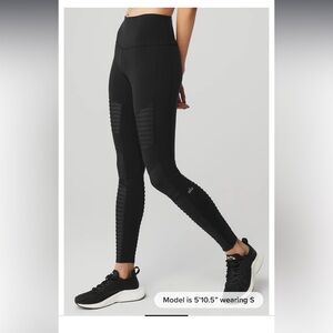 ALO Yoga Moto Leggings in black